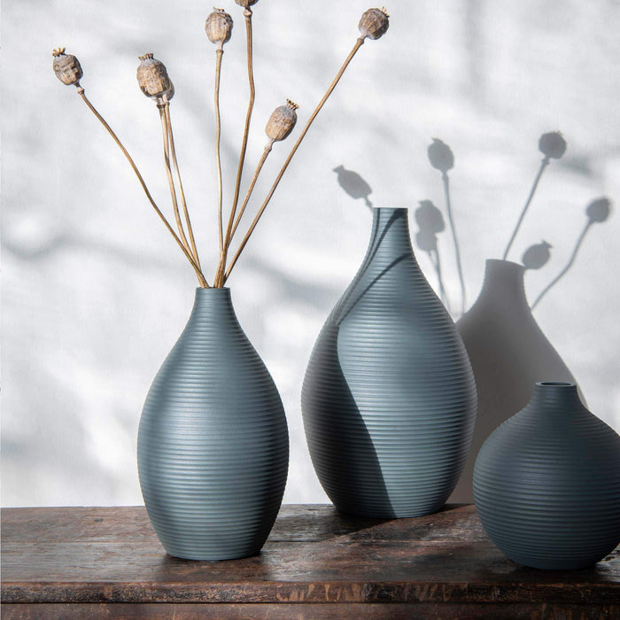 Shapes dusty green vase høy H: 30 cm